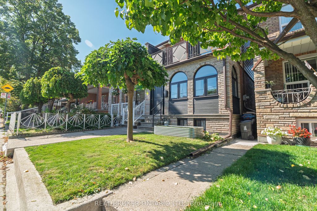 Photo of 204 W Earlscourt Avenue W, Toronto, ON M6E 4B1 (MLS # W12434979)