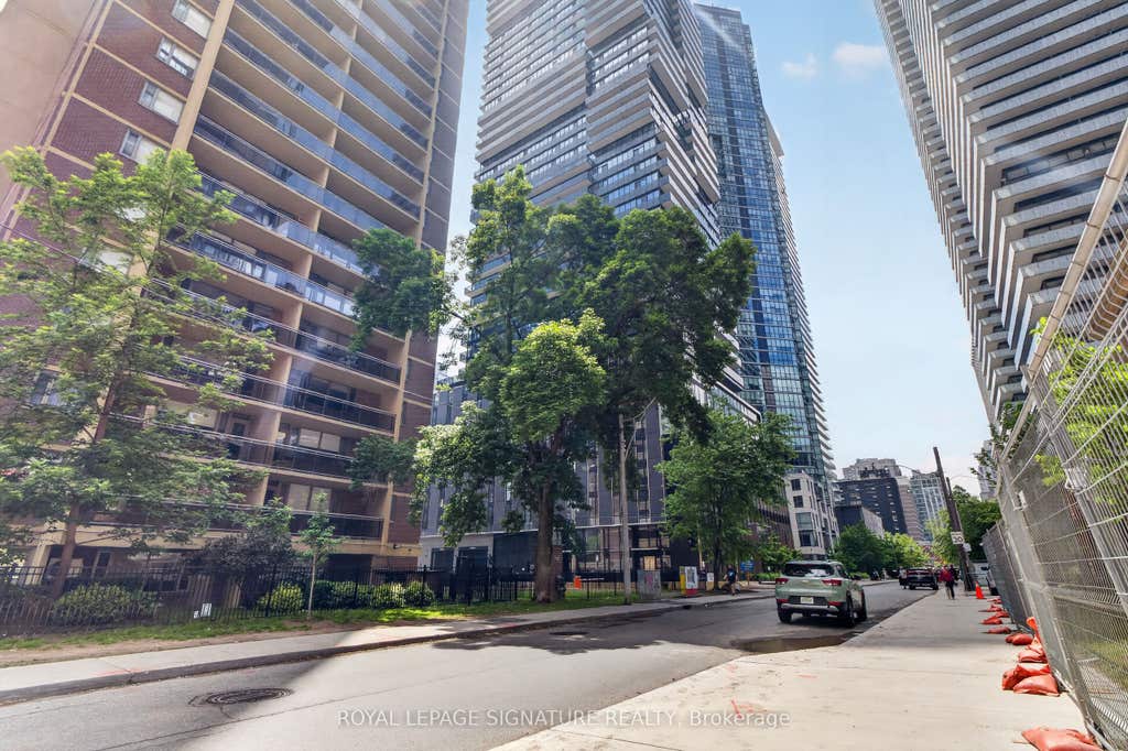 Photo of 55 Charles Street E #4303, Toronto, ON M4Y 0J1 (MLS # C13439456)