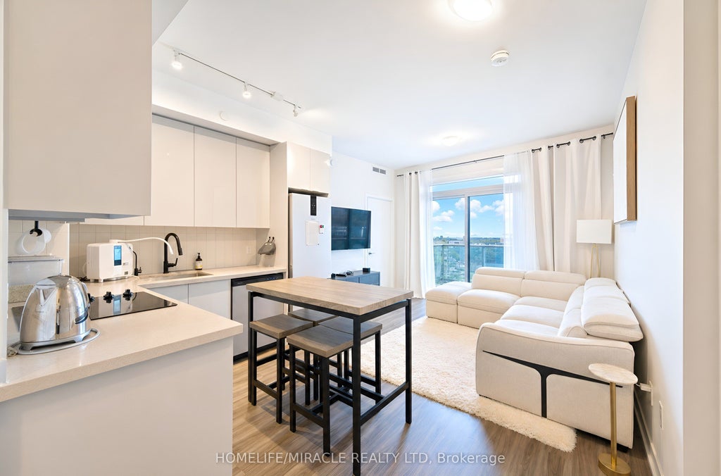 Photo of 10 Abeja Street #813, Vaughan, ON L4K 0R4 (MLS # N13228072)