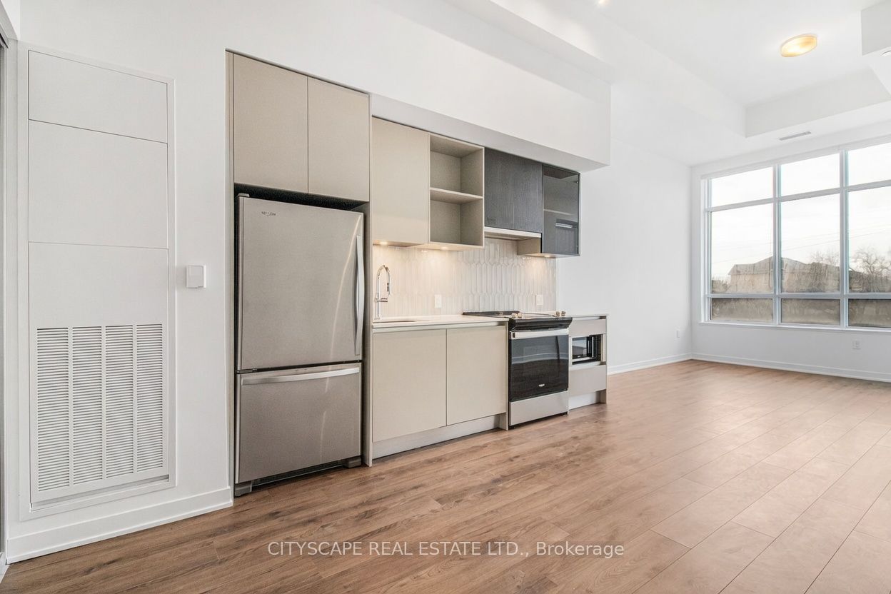 395 Dundas Street W 118