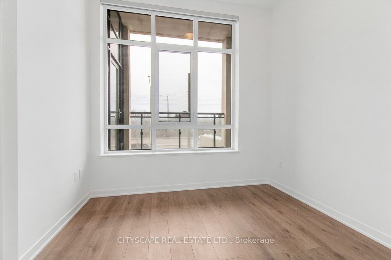 395 Dundas Street W 118