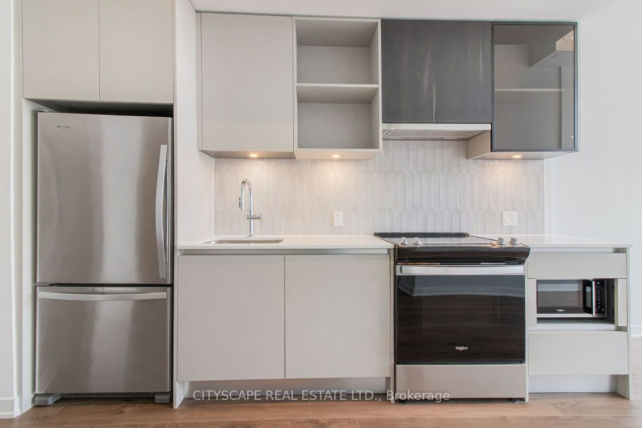 395 Dundas Street W 118