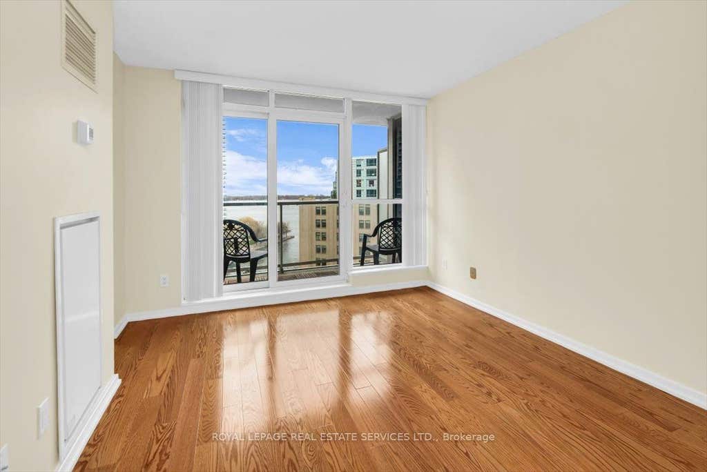 Photo of 208 Queens Quay W #1104, Toronto, ON M5J 2Y5 (MLS # C13644072)