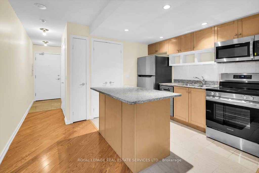 Photo of 208 Queens Quay W #1104, Toronto, ON M5J 2Y5 (MLS # C13644072)
