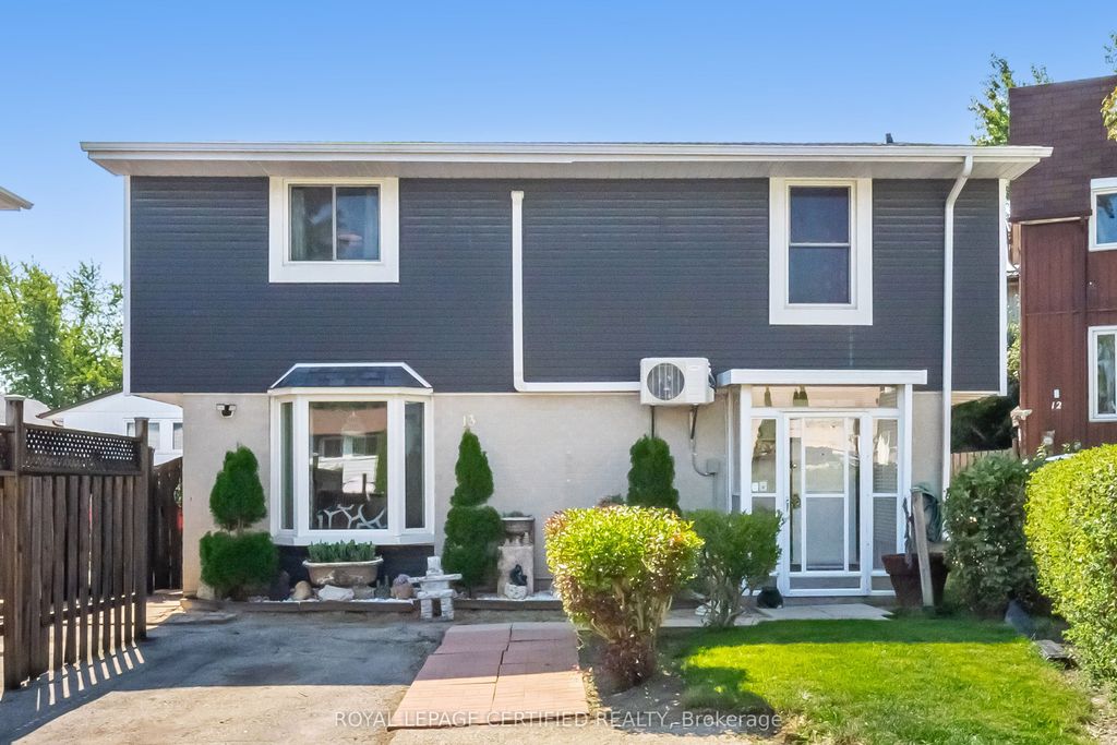 Photo of 13 Hilldowntree Trail, Brampton, ON L6S 1P7 (MLS # W12401627)