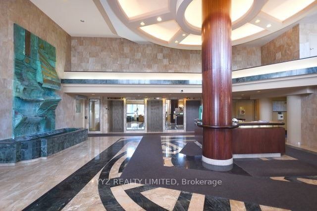 1 Clark Avenue W 808