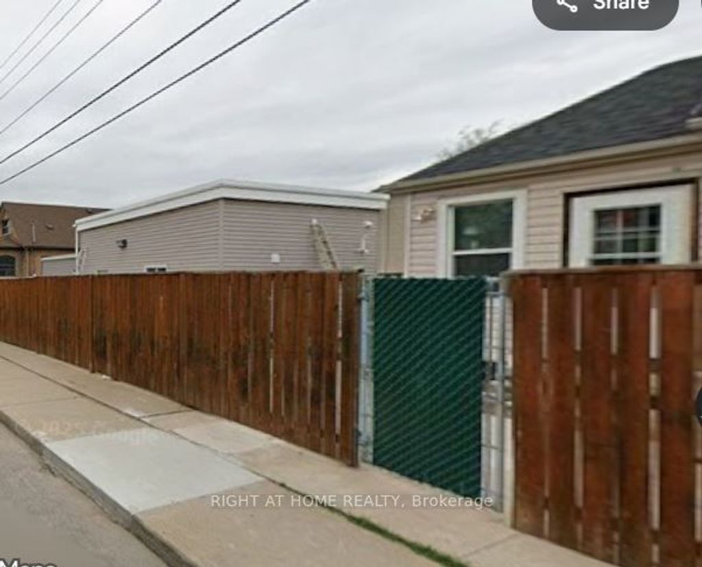 Photo of Hamilton, ON L8H 4N5 (MLS # X12475180)