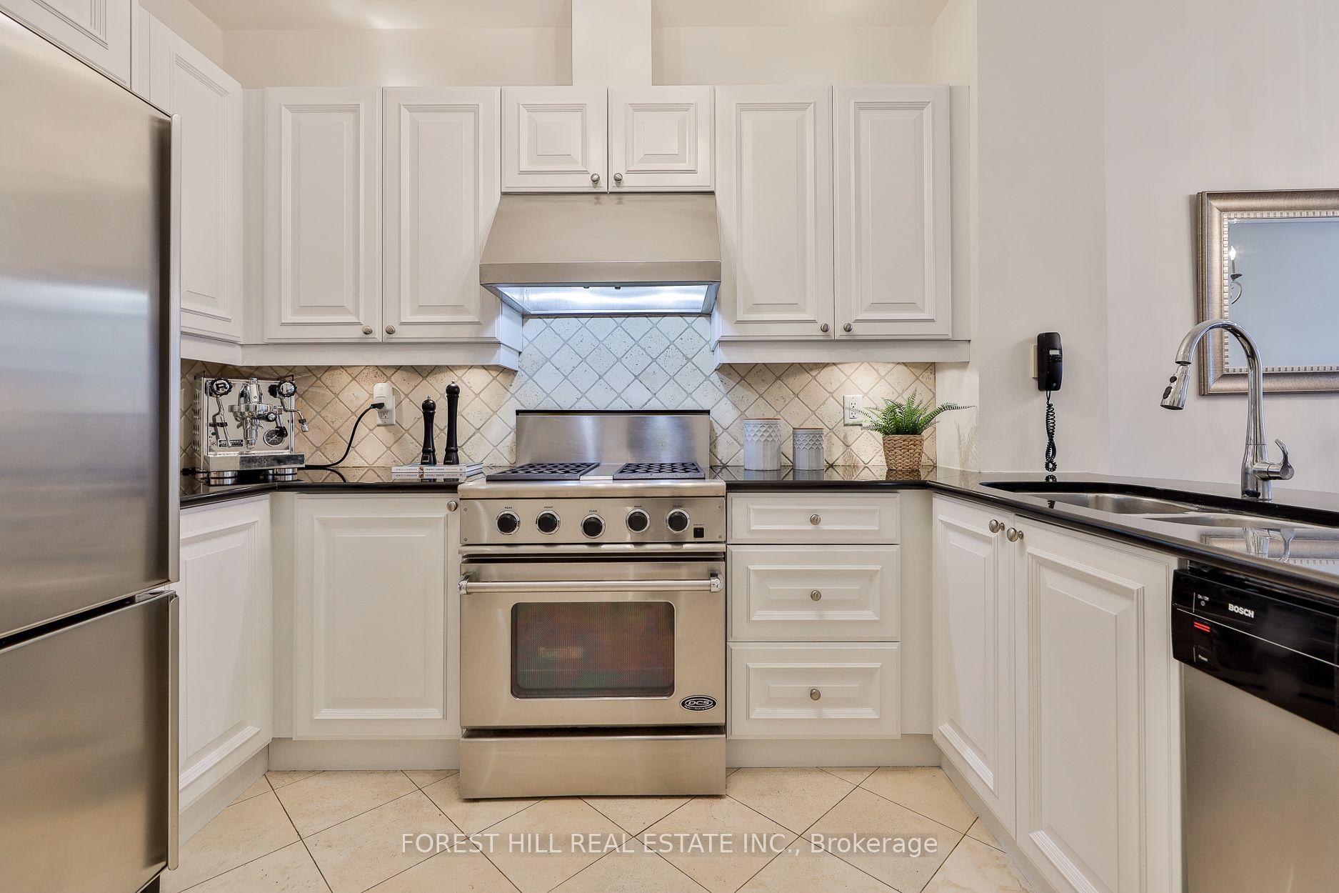99 Avenue Road 1006