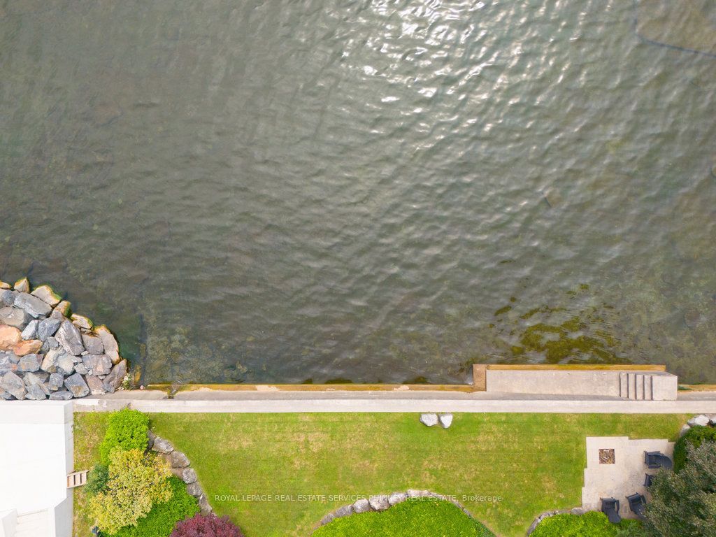 6 Ennisclare Drive W