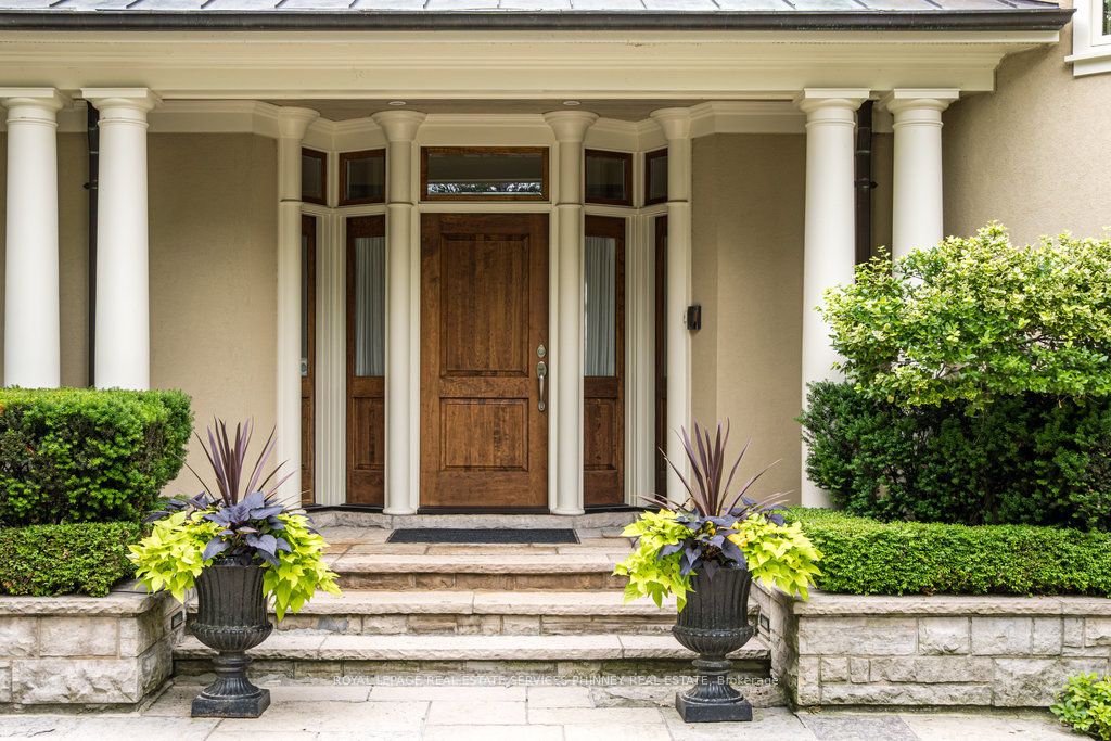 6 Ennisclare Drive W