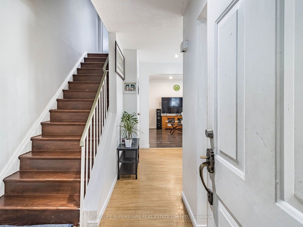 Photo of 3 Haley Court, Brampton, ON L6S 1N6 (MLS # W13605170)