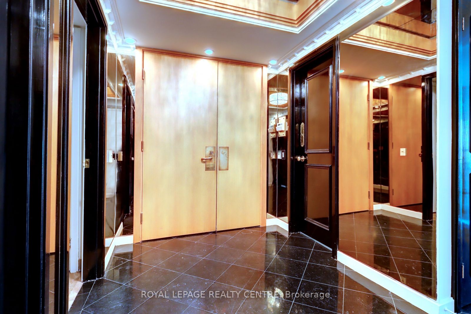 480 Queens Quay W N/A 401W