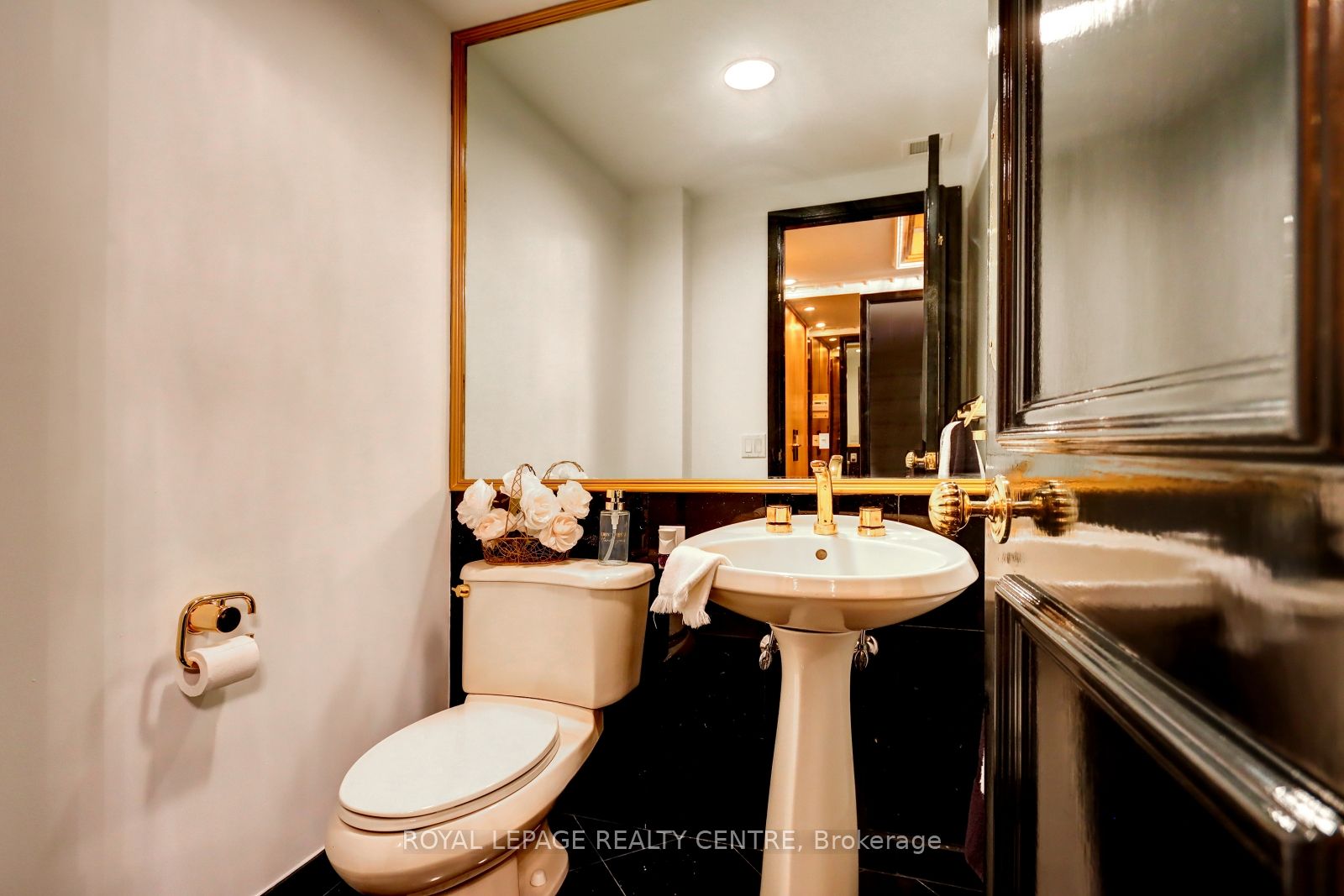 480 Queens Quay W N/A 401W