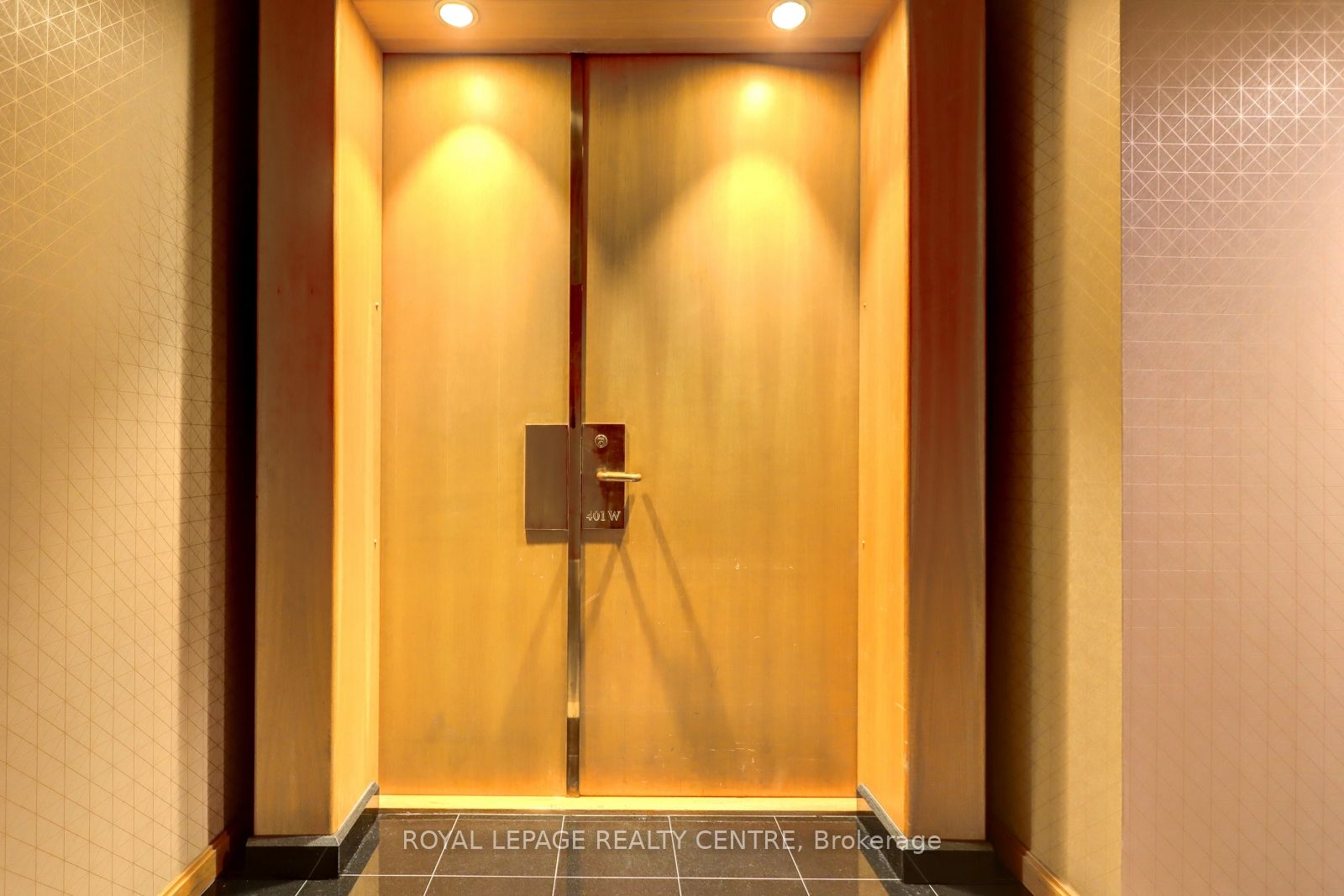 480 Queens Quay W N/A 401W