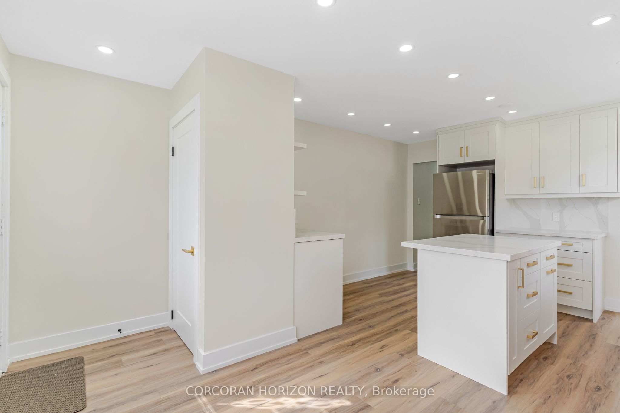 844 Stirling Avenue S