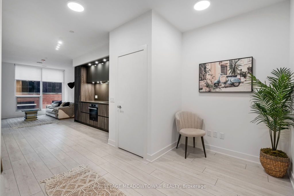 Photo of 15 Mercer Street #813, Toronto, ON M5V 1H2 (MLS # C12937098)