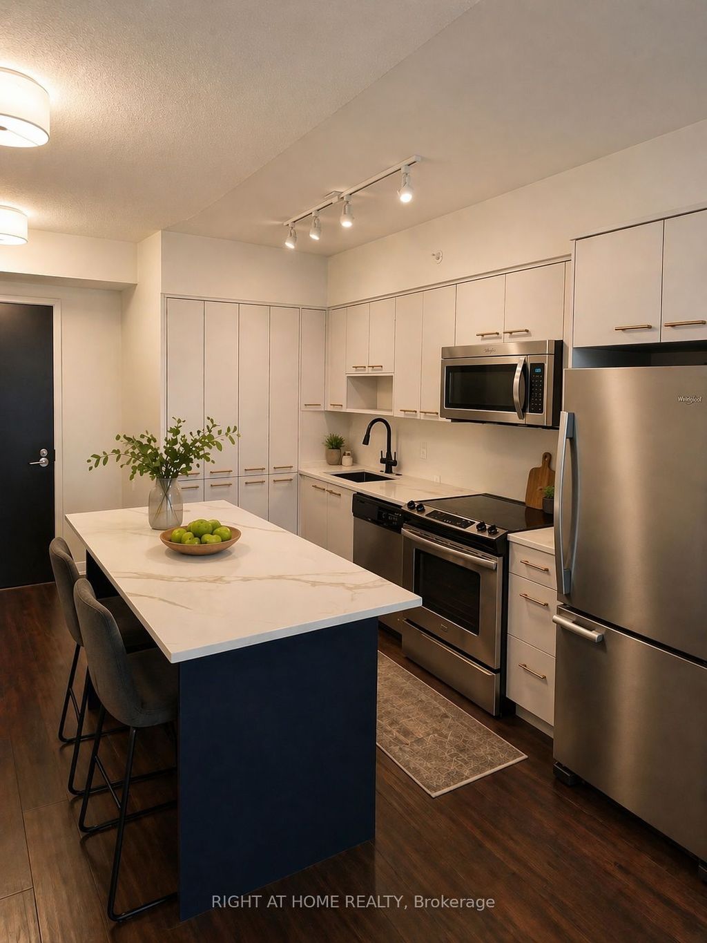 Photo of 5 Valhalla Inn Road #2709, Toronto, ON M9B 0B1 (MLS # W13030824)