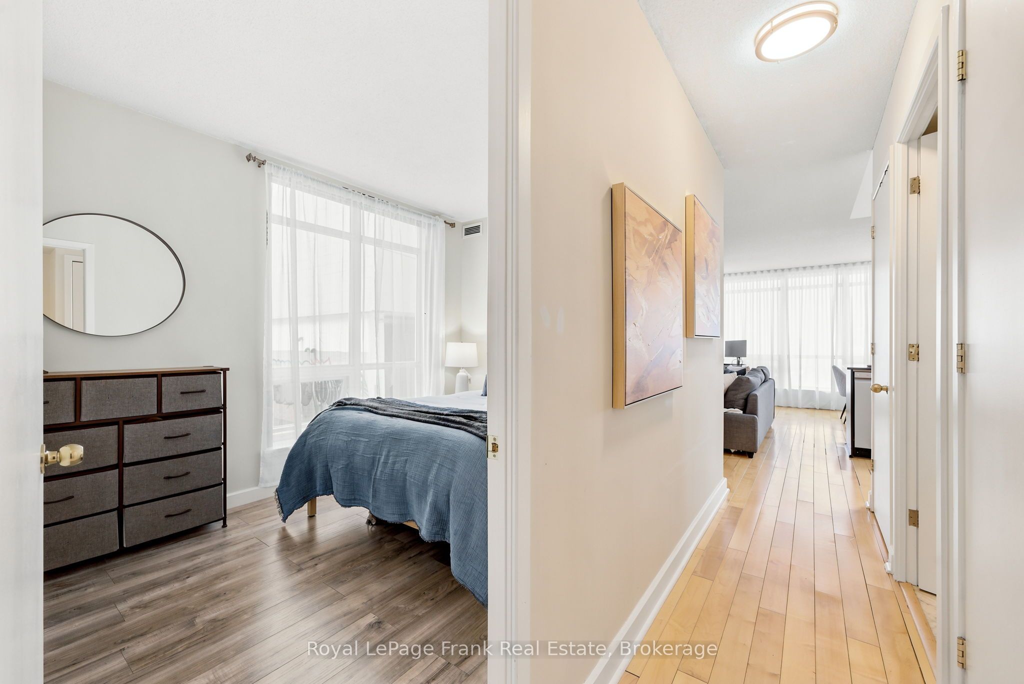 350 Wellington Street W M24