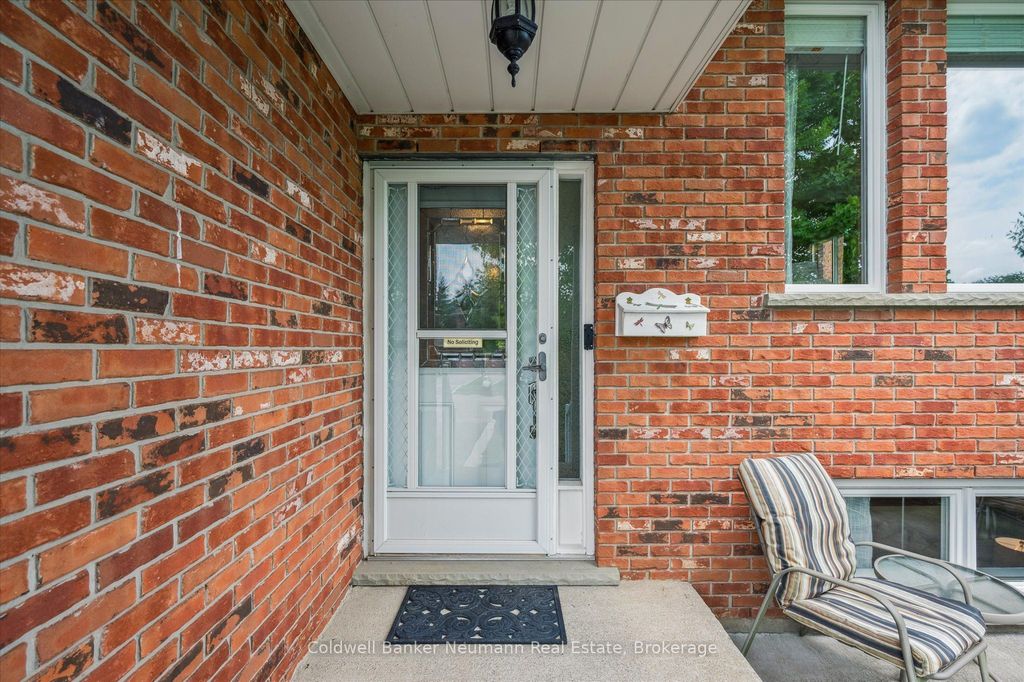 Photo of 21 Old Colony Trail, Guelph, ON N1G 4A3 (MLS # X12450517)