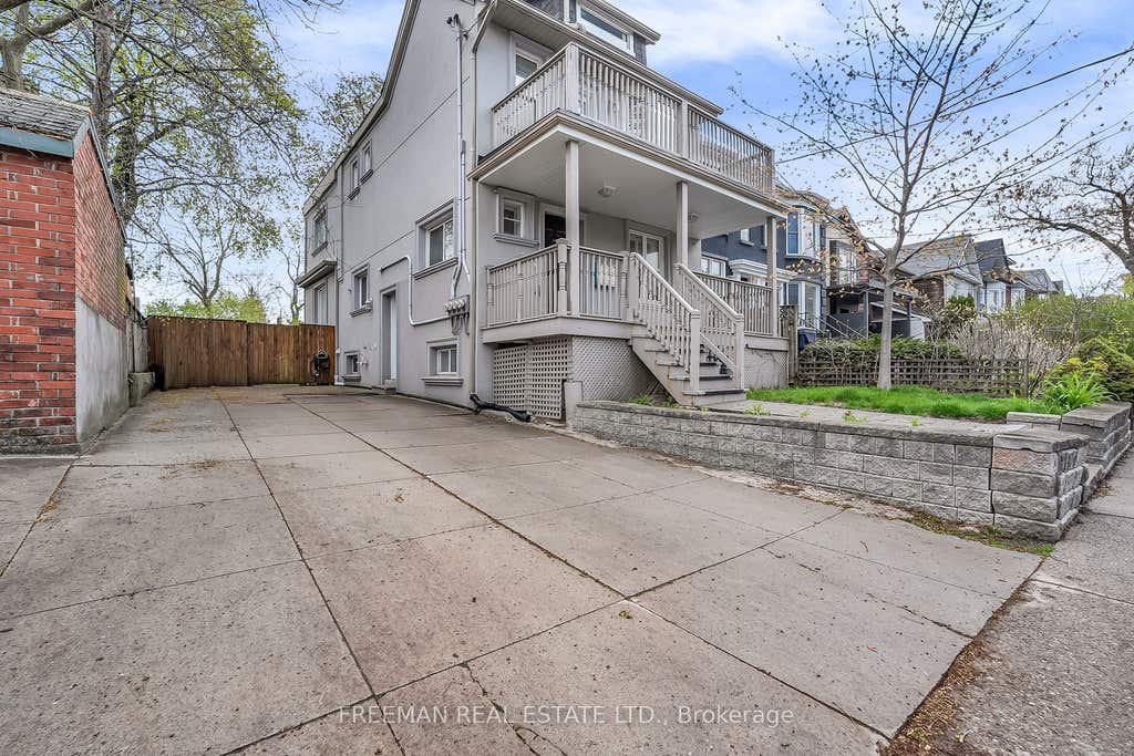 Photo of 12 Arlington Avenue, Toronto, ON M6G 3K8 (MLS # C13663508)