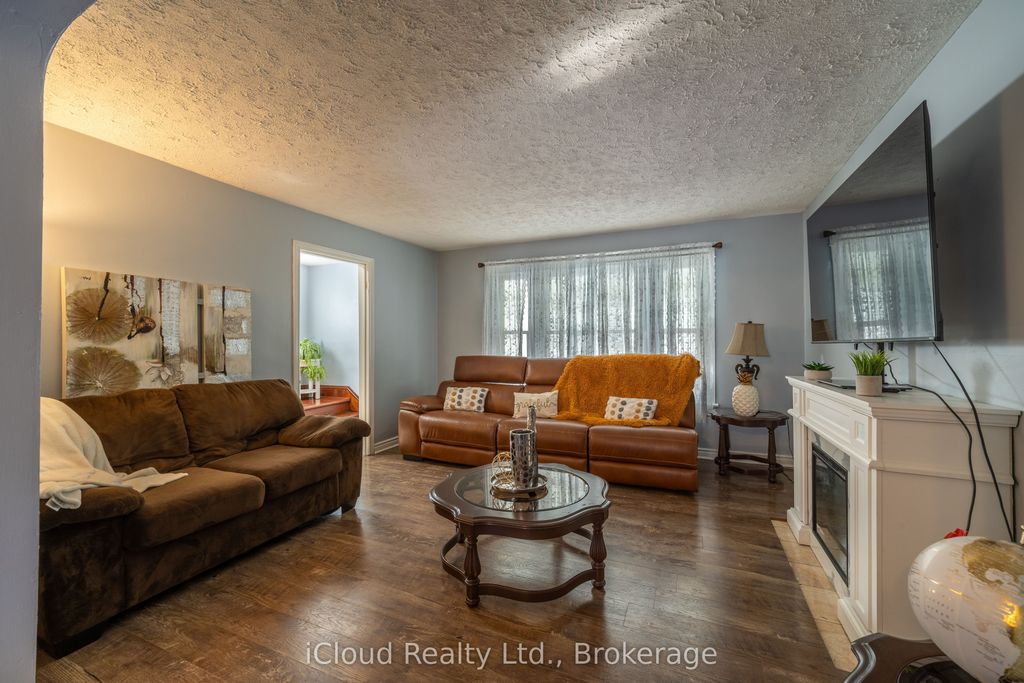 Photo of 2 Richmond Avenue, St. Catharines, ON L2R 3W7 (MLS # X12846954)