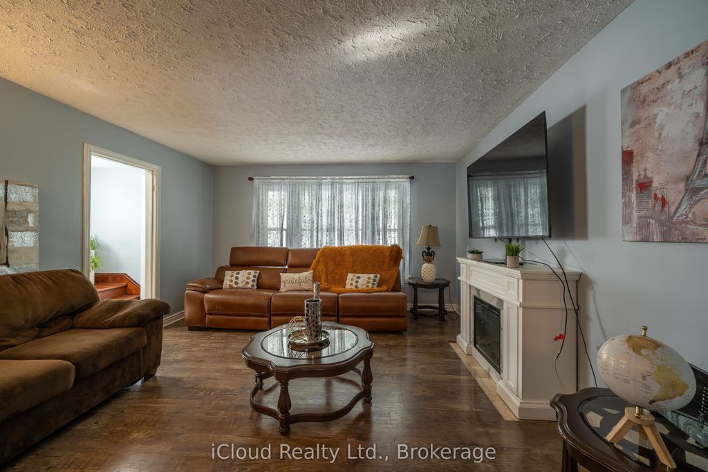 Photo of 2 Richmond Avenue, St. Catharines, ON L2R 3W7 (MLS # X12846954)