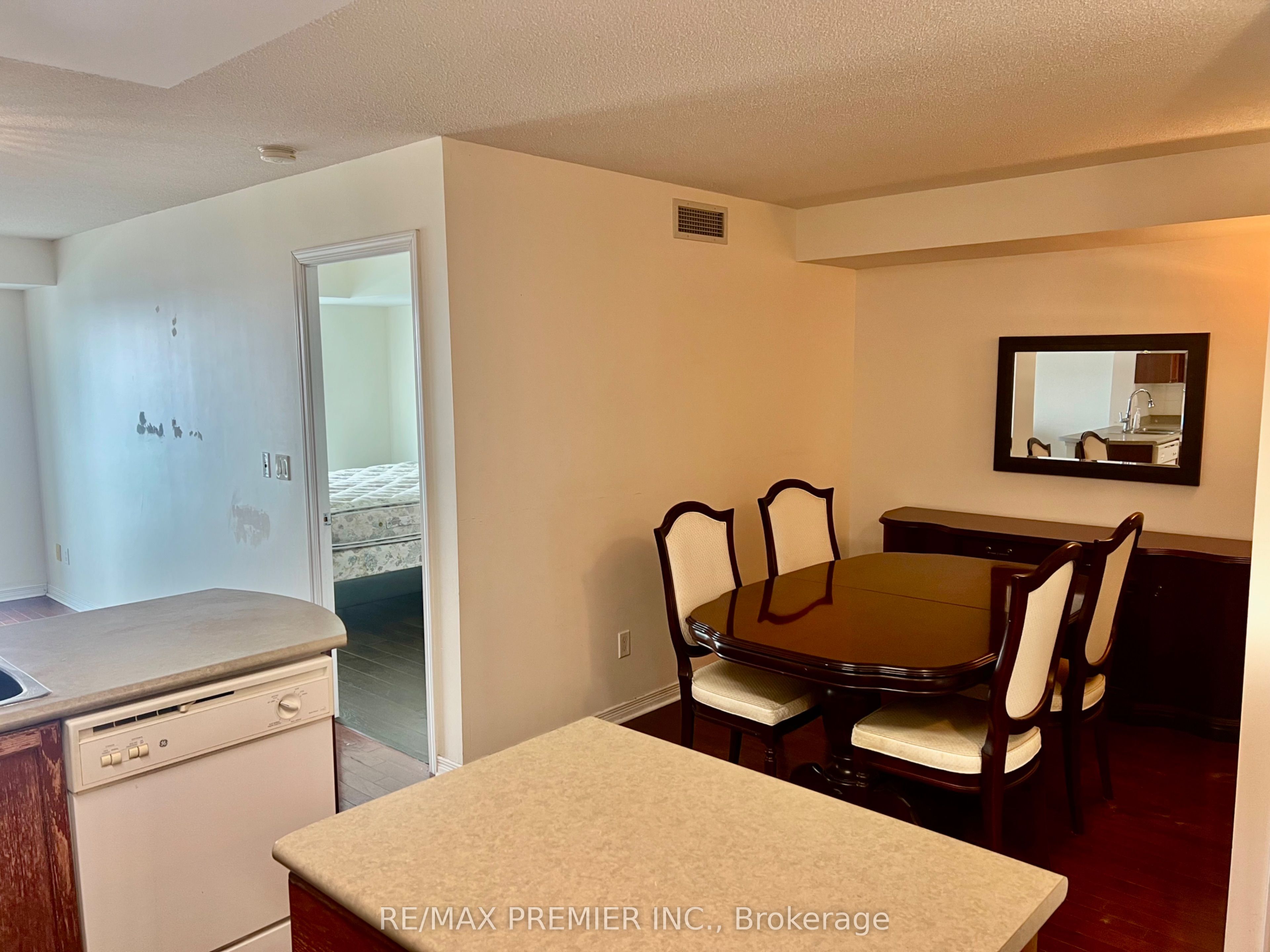 11 Oneida Crescent 307