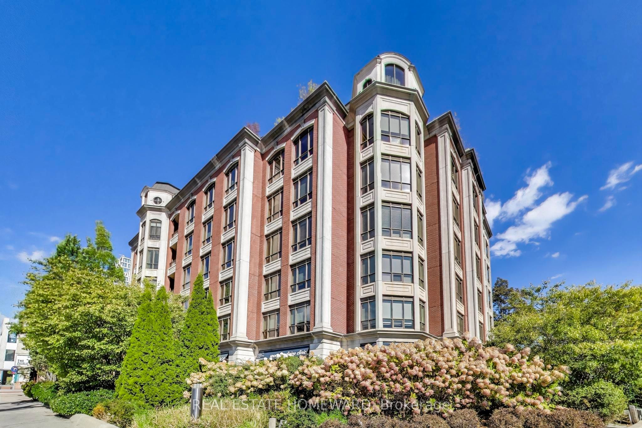 2 Roxborough Street E 403