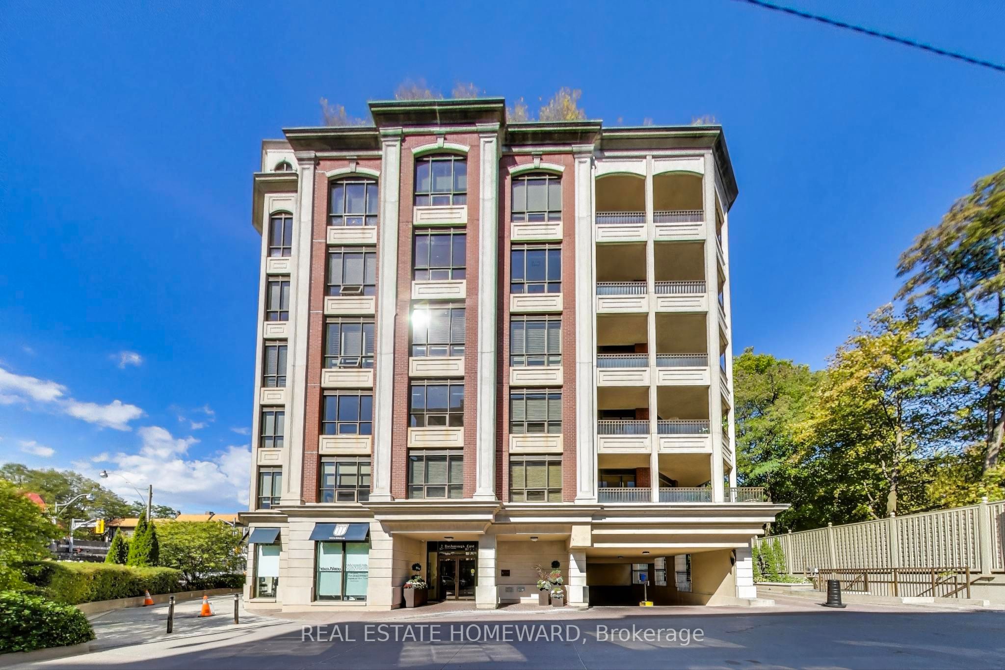 2 Roxborough Street E 403