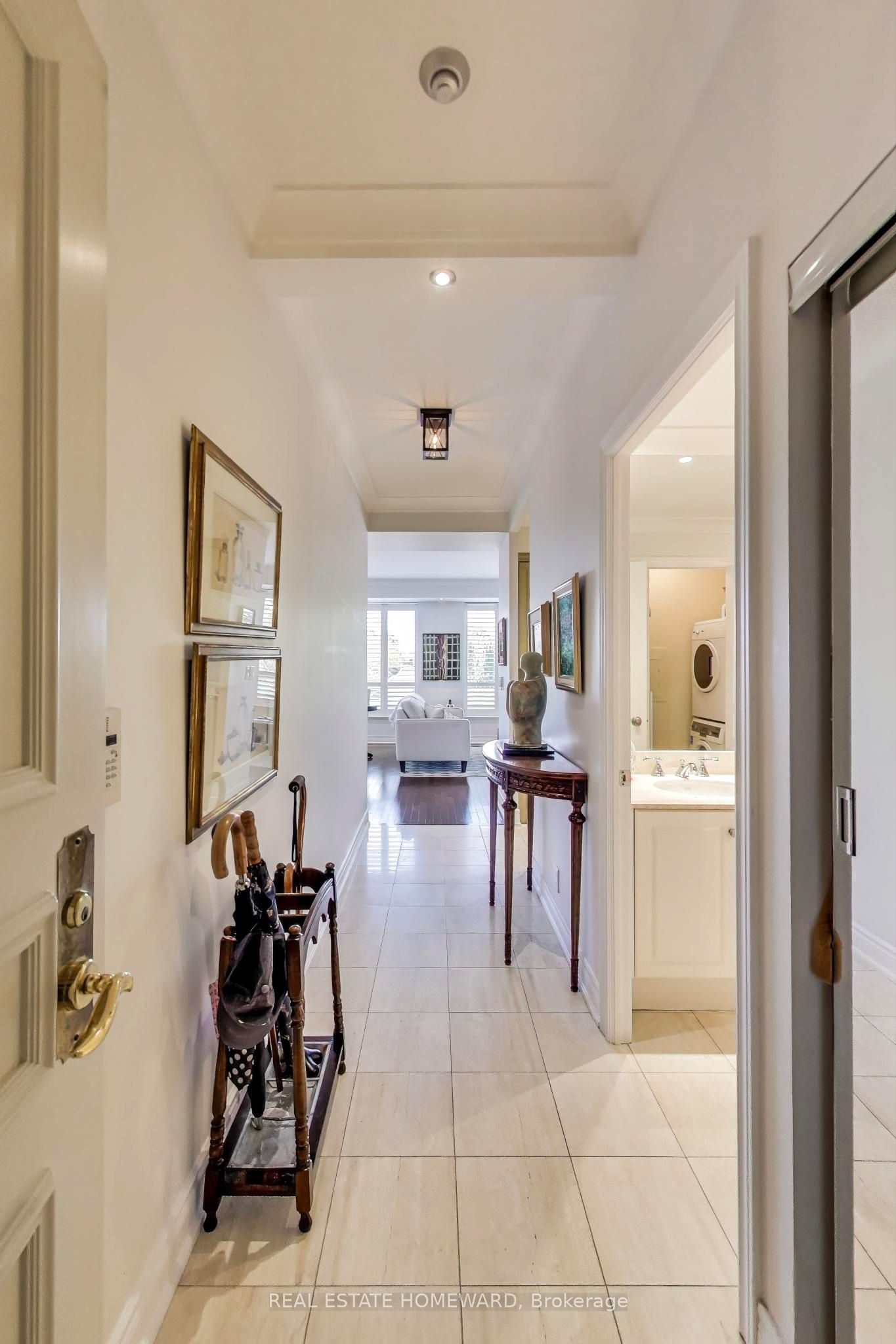 2 Roxborough Street E 403