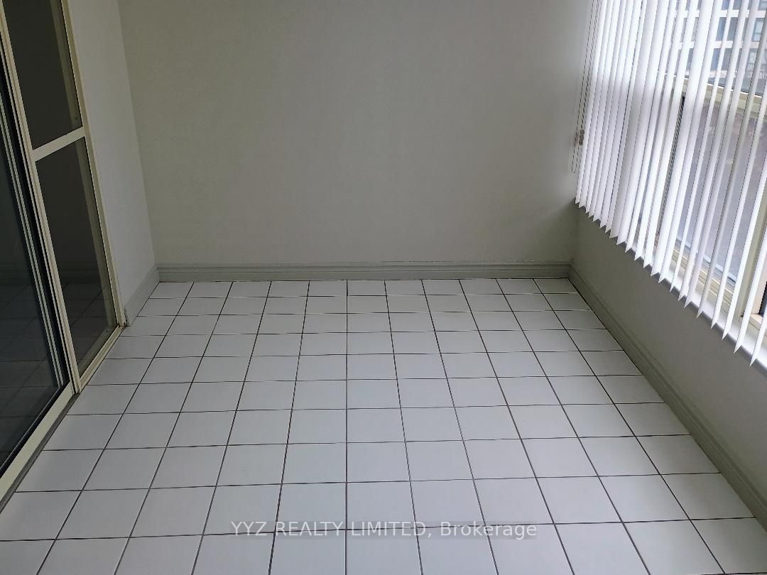 1 Clark Avenue W 712