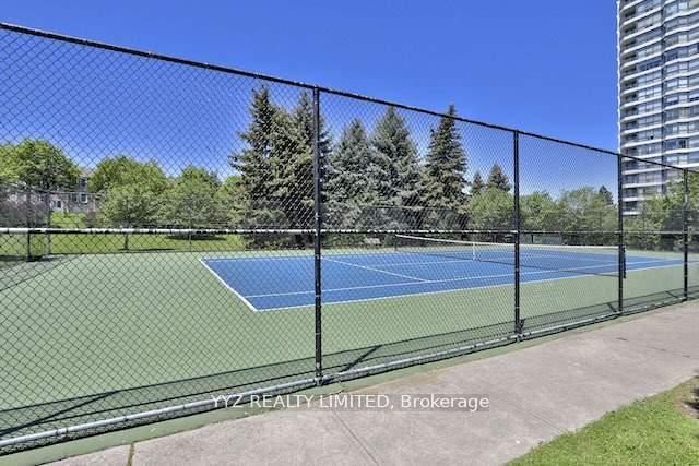 1 Clark Avenue W 712