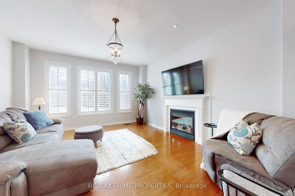 Photo of 947 Booth Avenue, Innisfil, ON L9S 0A5 (MLS # N12906288)