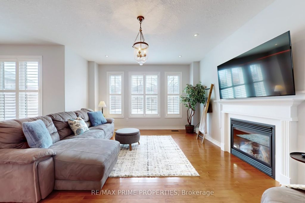 Photo of 947 Booth Avenue, Innisfil, ON L9S 0A5 (MLS # N12906288)