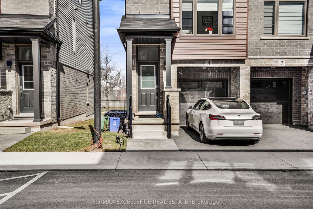 Photo of 575 Woodward Ave Avenue #8, Hamilton, ON L8H 0B3 (MLS # X12655104)