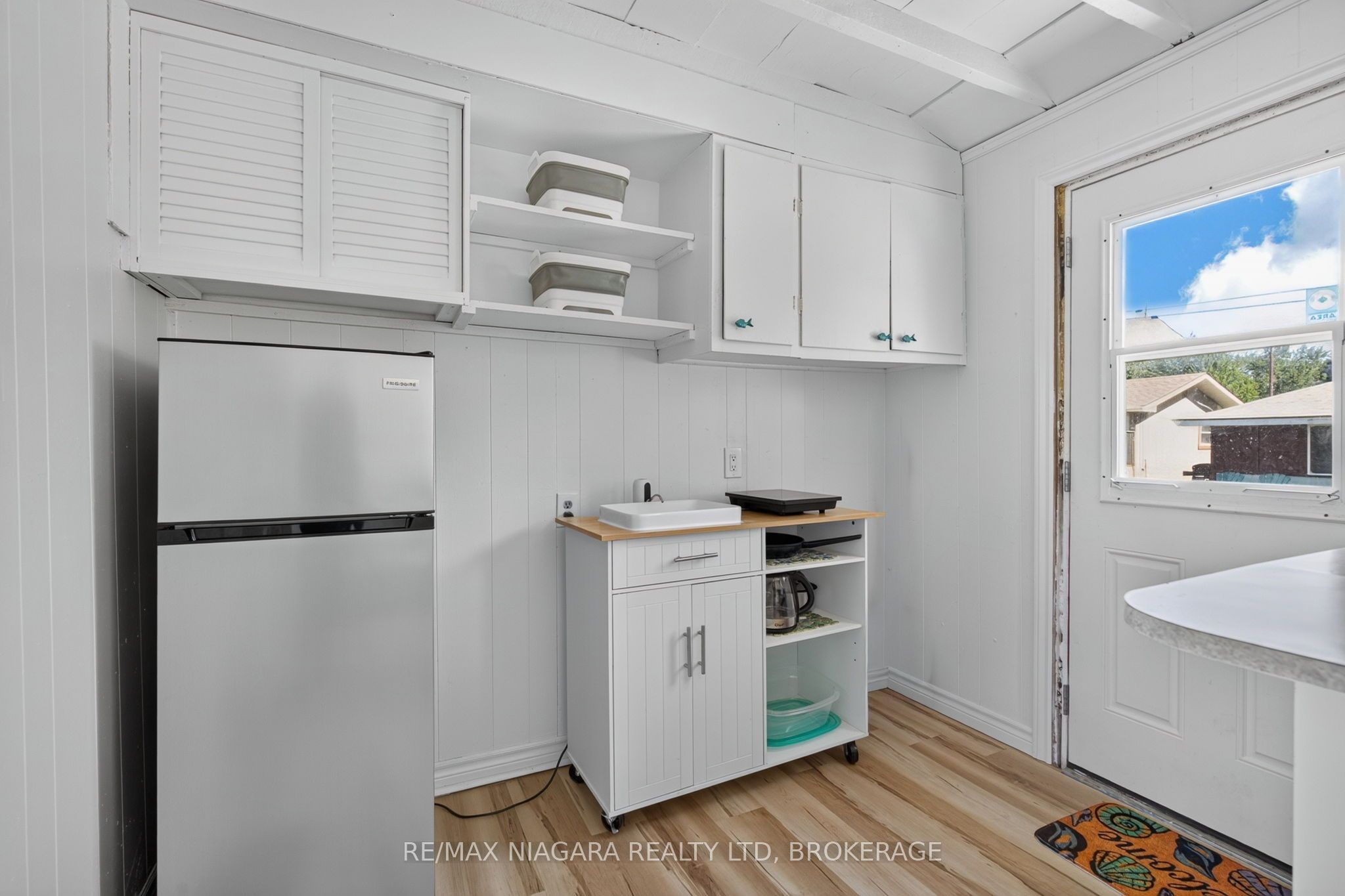 11046 Lakeshore Road 47