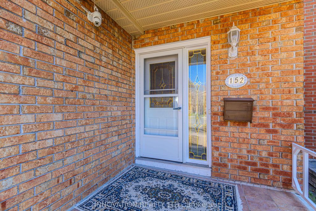 Photo of 152 McCurdy Drive E, Kanata, ON K2L 2Z6 (MLS # X13103162)