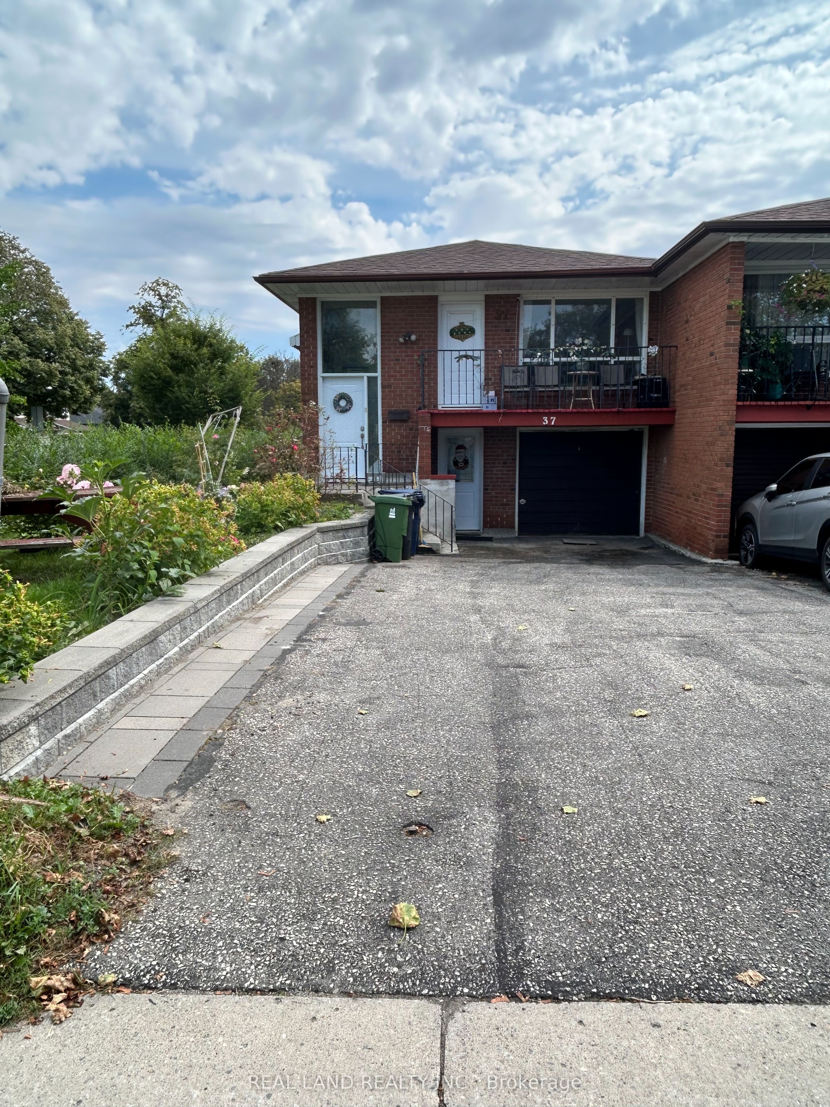 37 Pawnee Avenue
