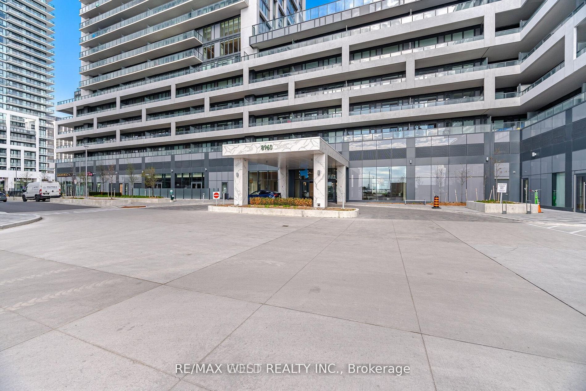 8960 Jane Street 2302