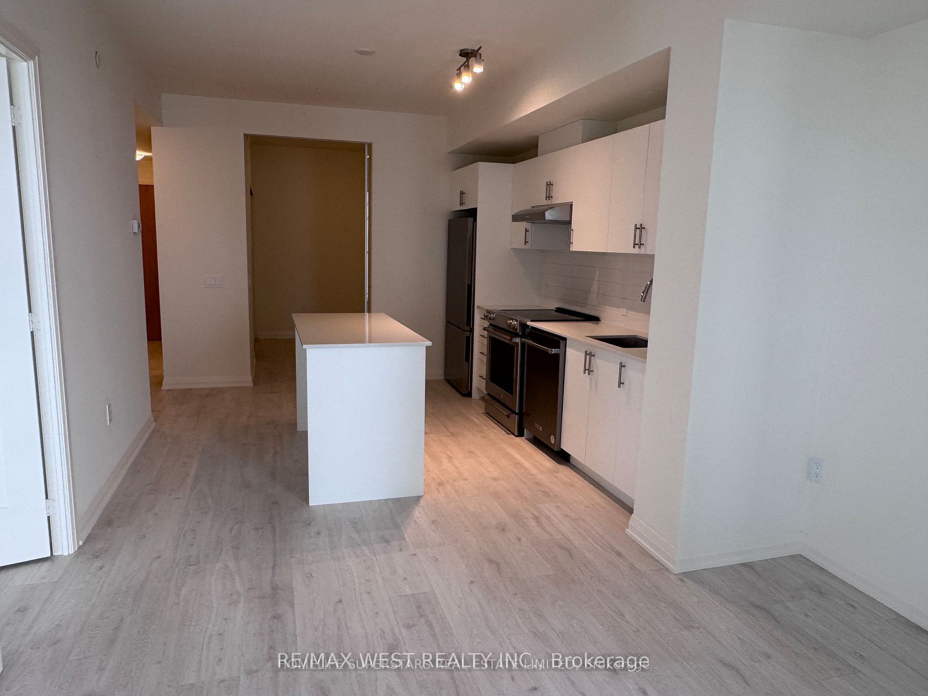 8960 Jane Street 2302