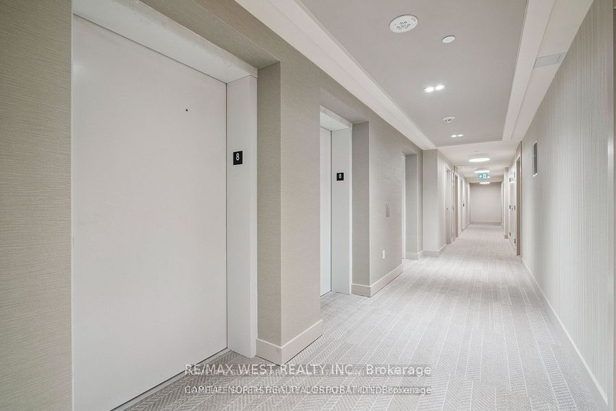 8960 Jane Street 2302