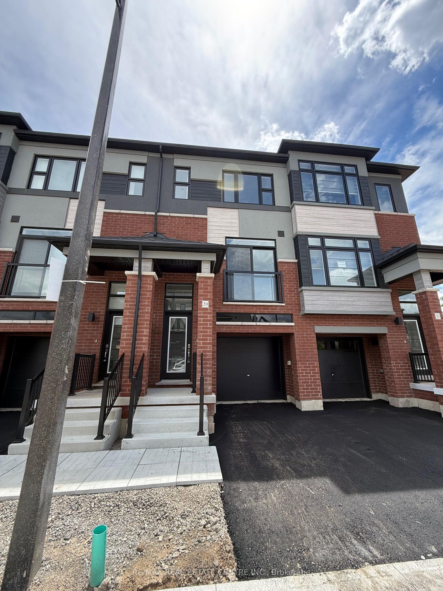 Photo 1 of 21 — 313 Conklin Road 20, Brantford, ON N3T 0Y8