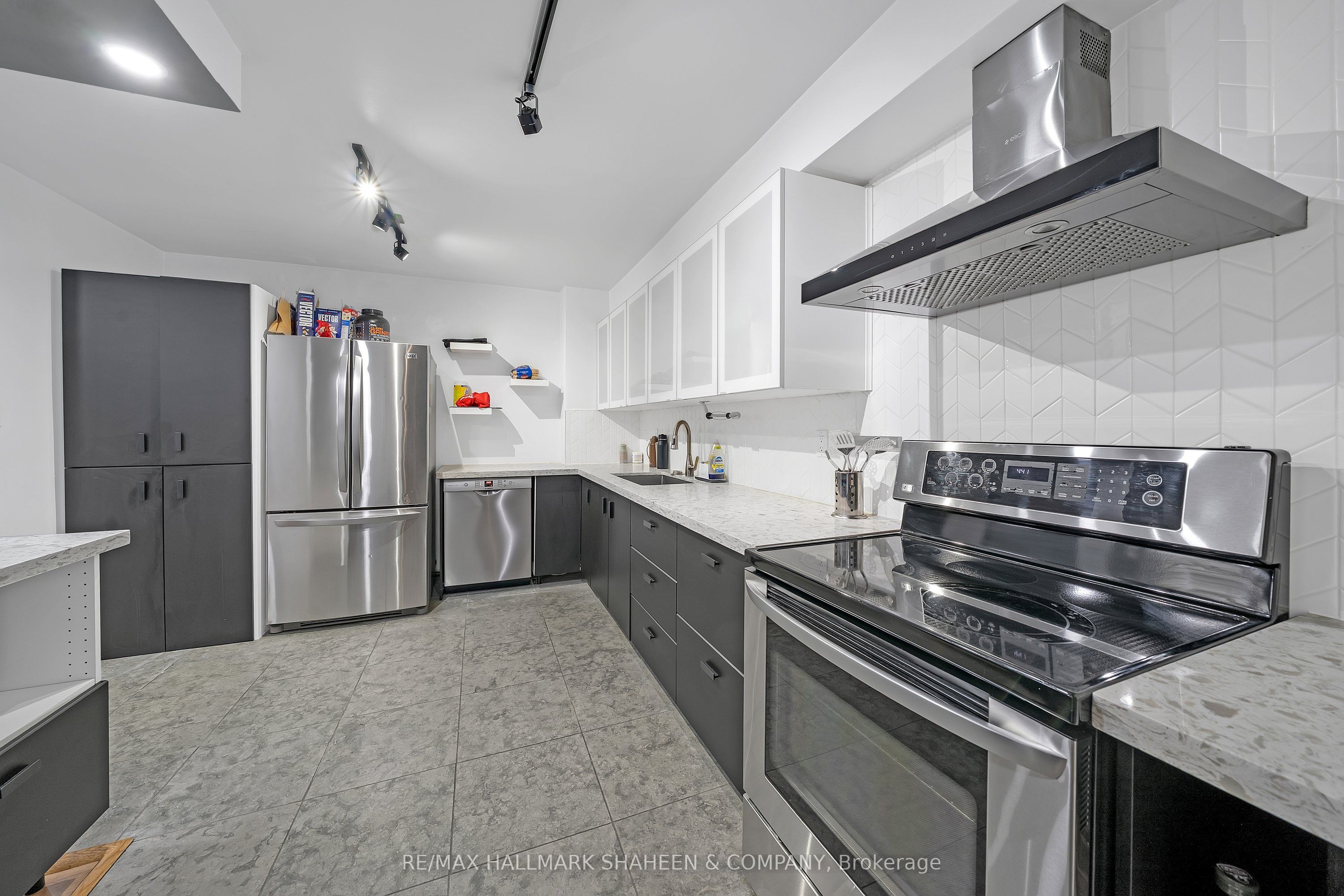 714 The West Mall Road 208