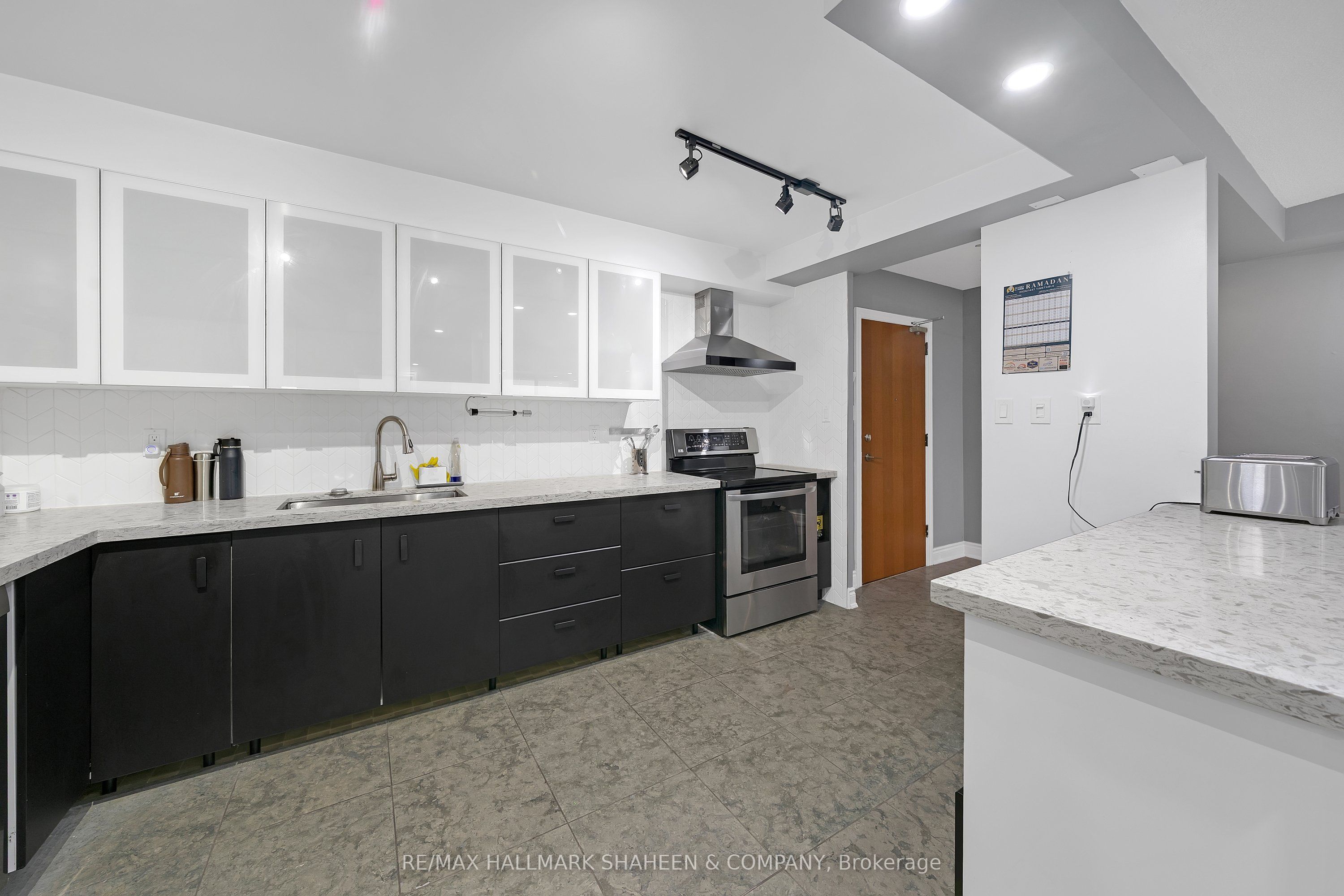 714 The West Mall Road 208