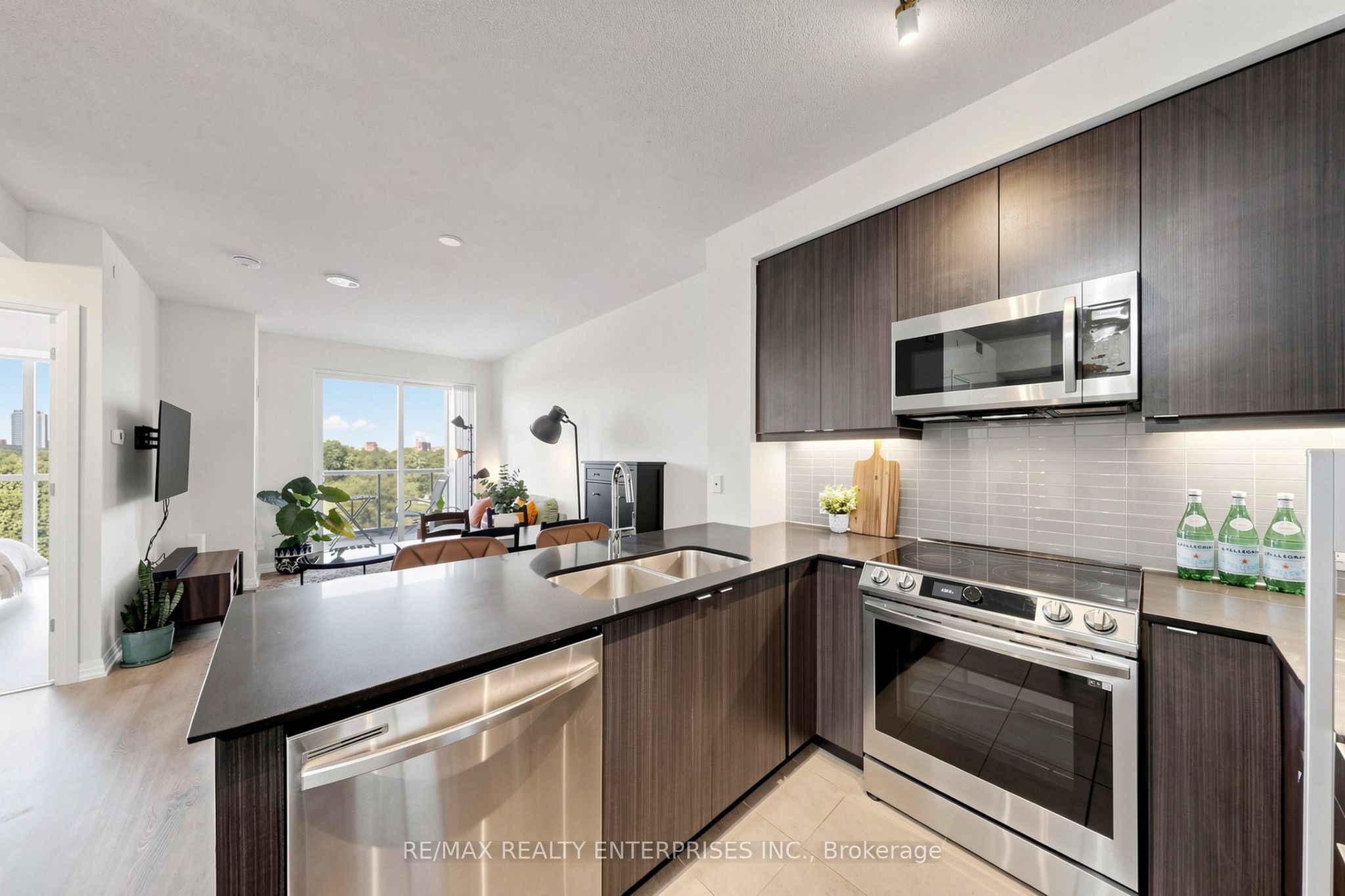 50 Thomas Riley Road 712