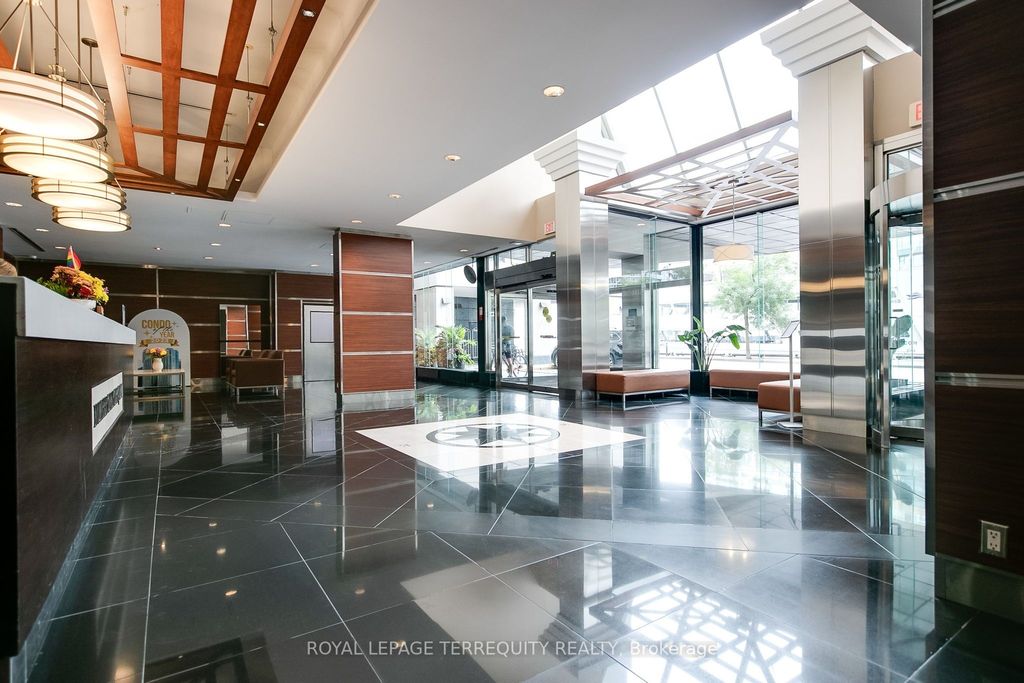 Photo of 77 Harbour Square #2707, Toronto, ON M5J 2S2 (MLS # C12444256)
