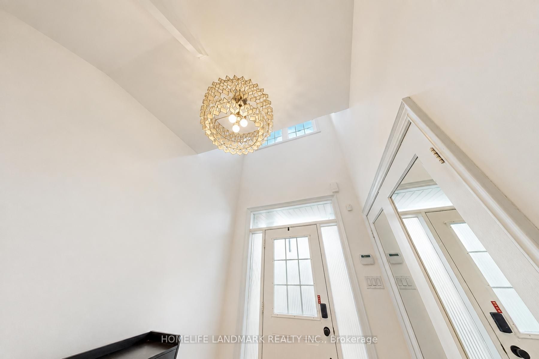 8900 Bathurst Street 27