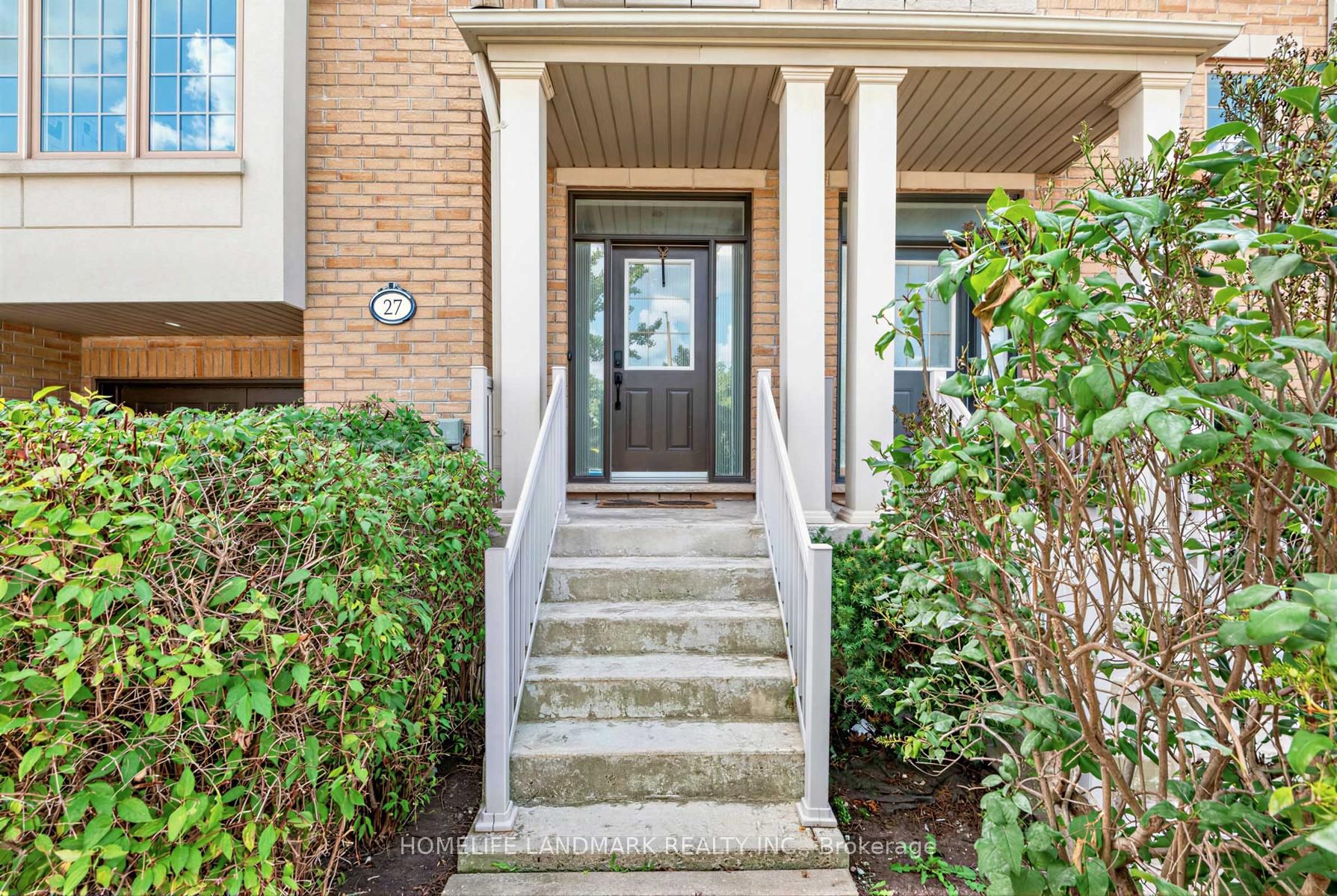 8900 Bathurst Street 27
