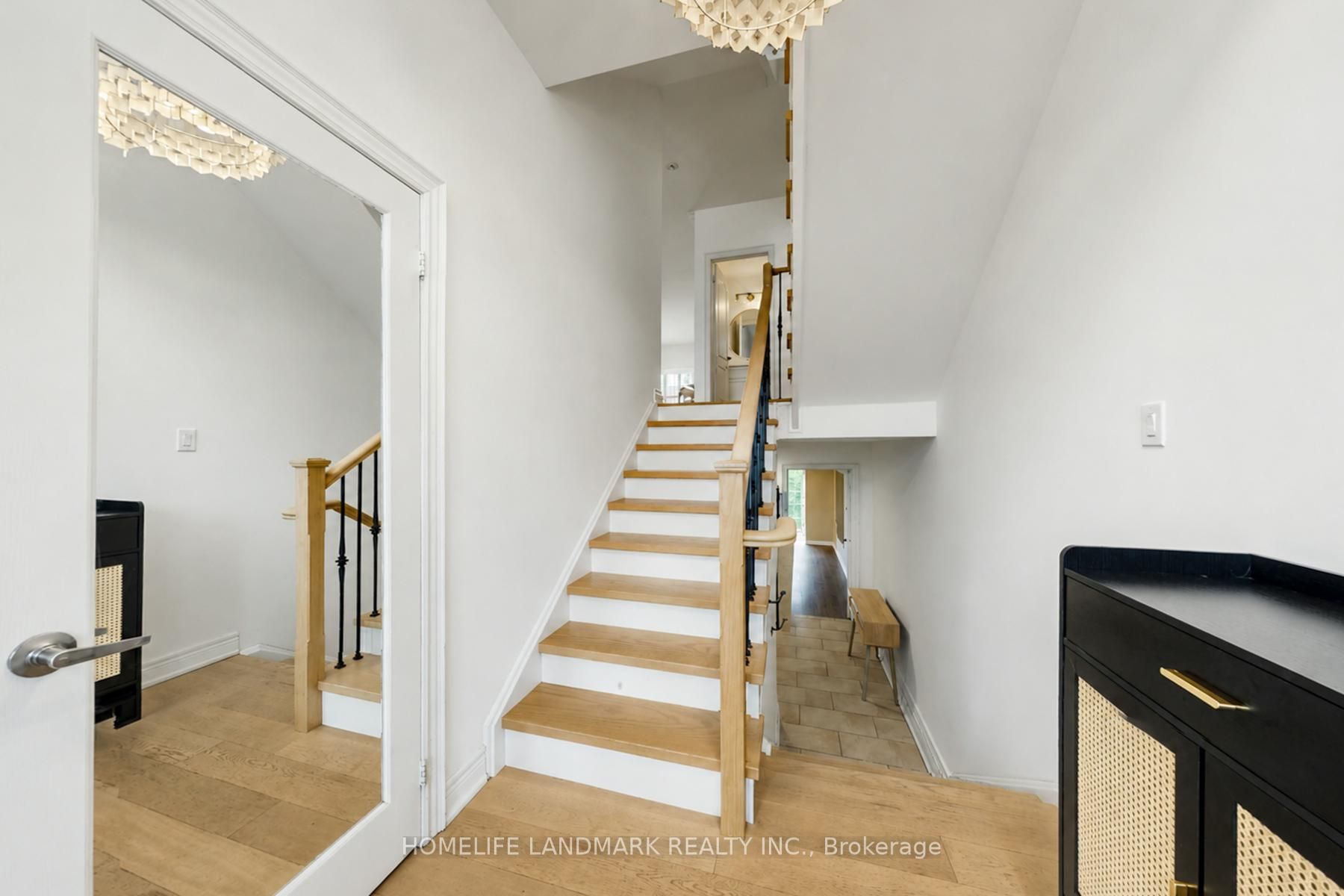 8900 Bathurst Street 27