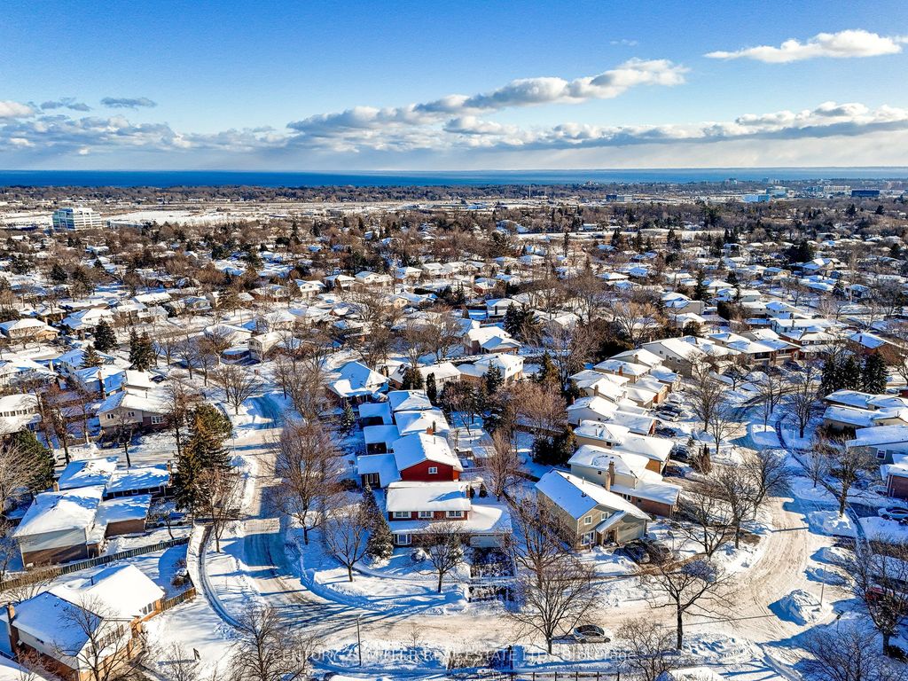 Photo of 1404 Kimberley Drive, Oakville, ON L6H 2W6 (MLS # W12742444)